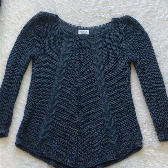 ‼️3/$20 or 4/$25‼️ Femme Fatale light knit sweater - Picture 2 of 6
